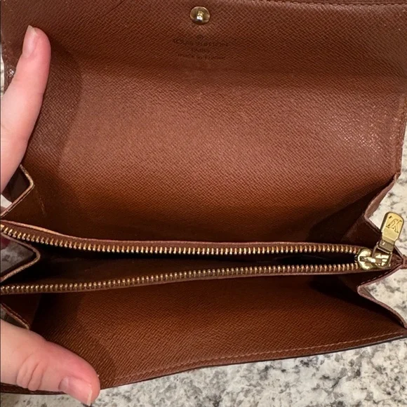 Louis Vuitton wallet - Picture 6 of 9